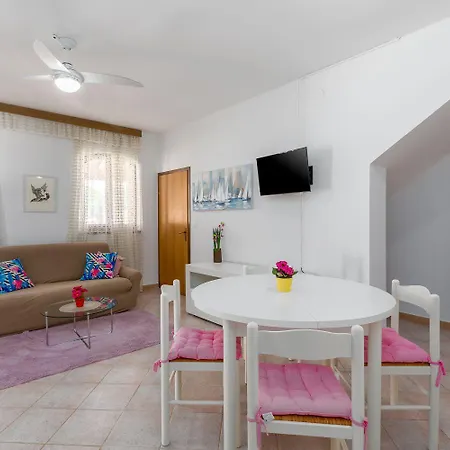 Charmantes Nur 400 Meter Zum Mit Grossem Pool, Privater Terrasse, Grill, Liegen Apartment Porec