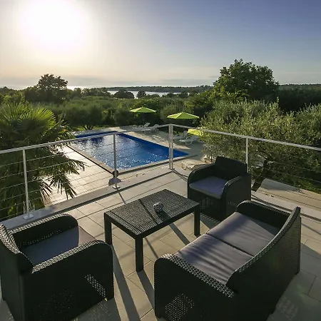 Apartment Charmantes Nur 400 Meter Zum Mit Grossem Pool, Privater Terrasse, Grill, Liegen *